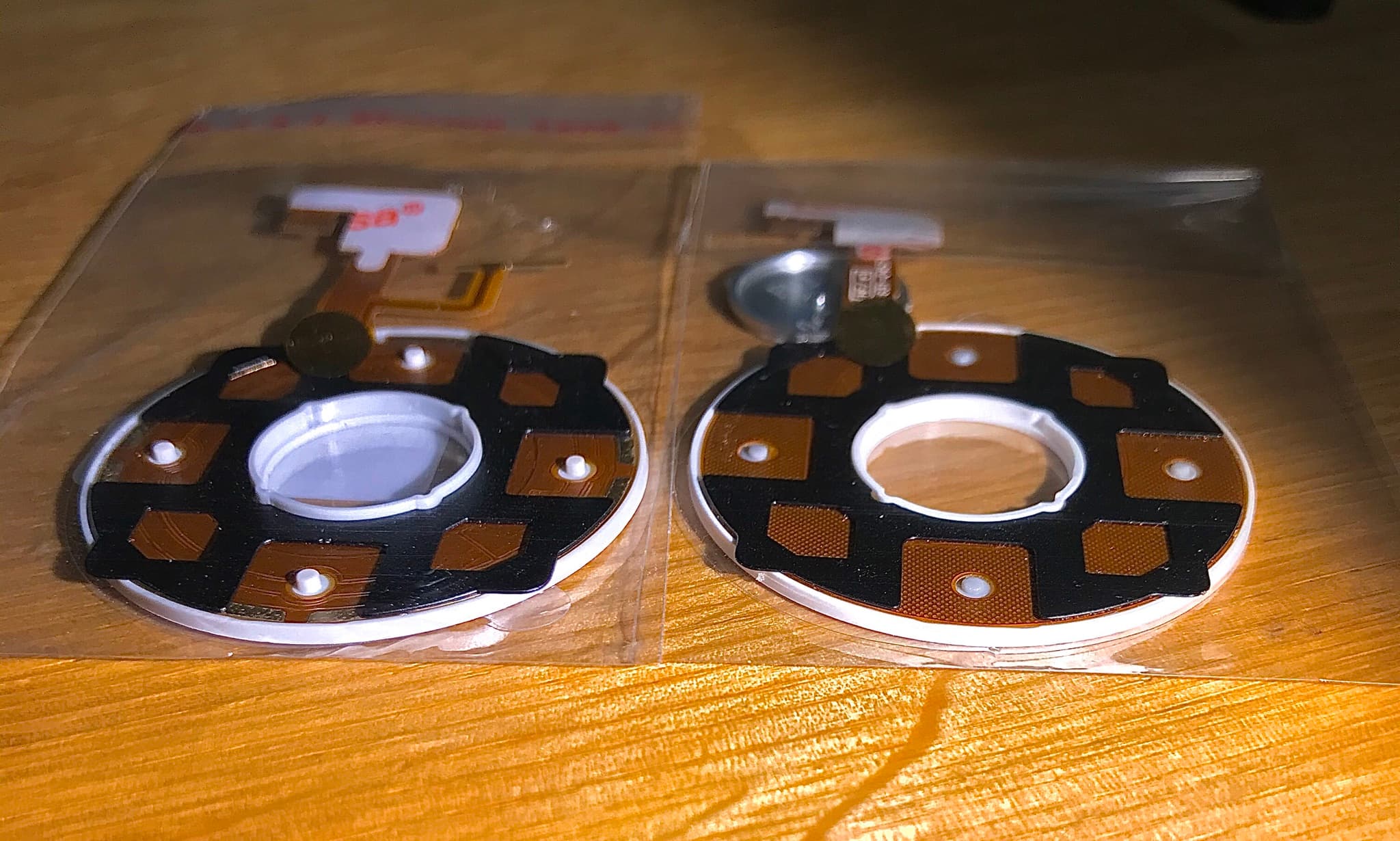 Demonstrating the difference in depth of clickwheel plastic